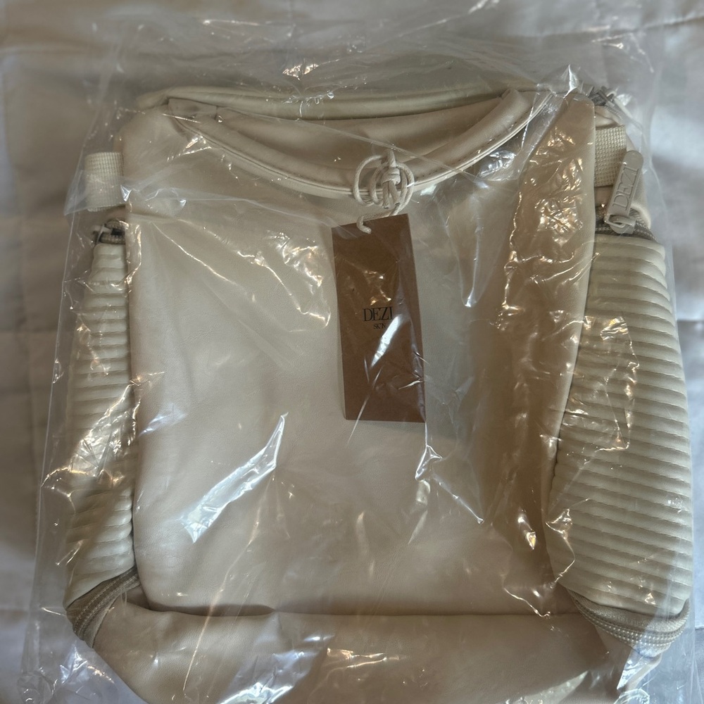 DEZI Ribbed Cream Backpack - Picture 3 of 3